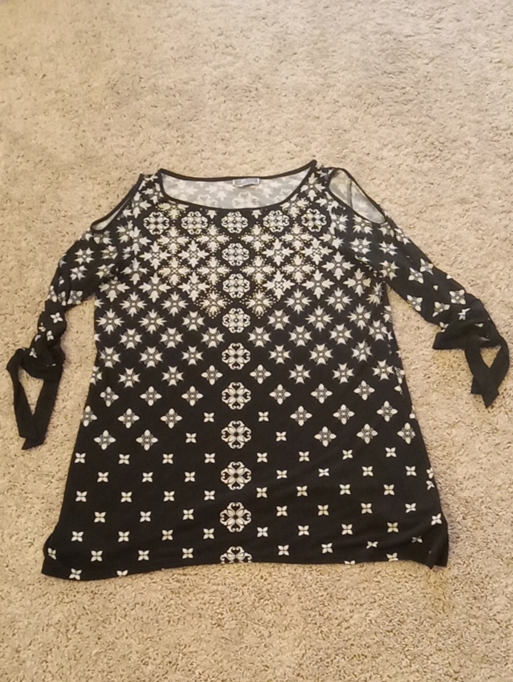 JM Collection Black & White Cold-Shoulder Tie-Sleeve Tunic size 16/18